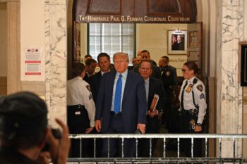 NEW YORK (USA), 10/24/2023 - MICHAEL COHEN/WITNESS/DONALD TRUMP - Trump's former lawyer, Michel Cohen, testifies against Donald Trump for fraud at 60 Center Street Court with Donald Trump himself present. (Foto: Victor M. Matos/Thenews2/Deposit Photos)